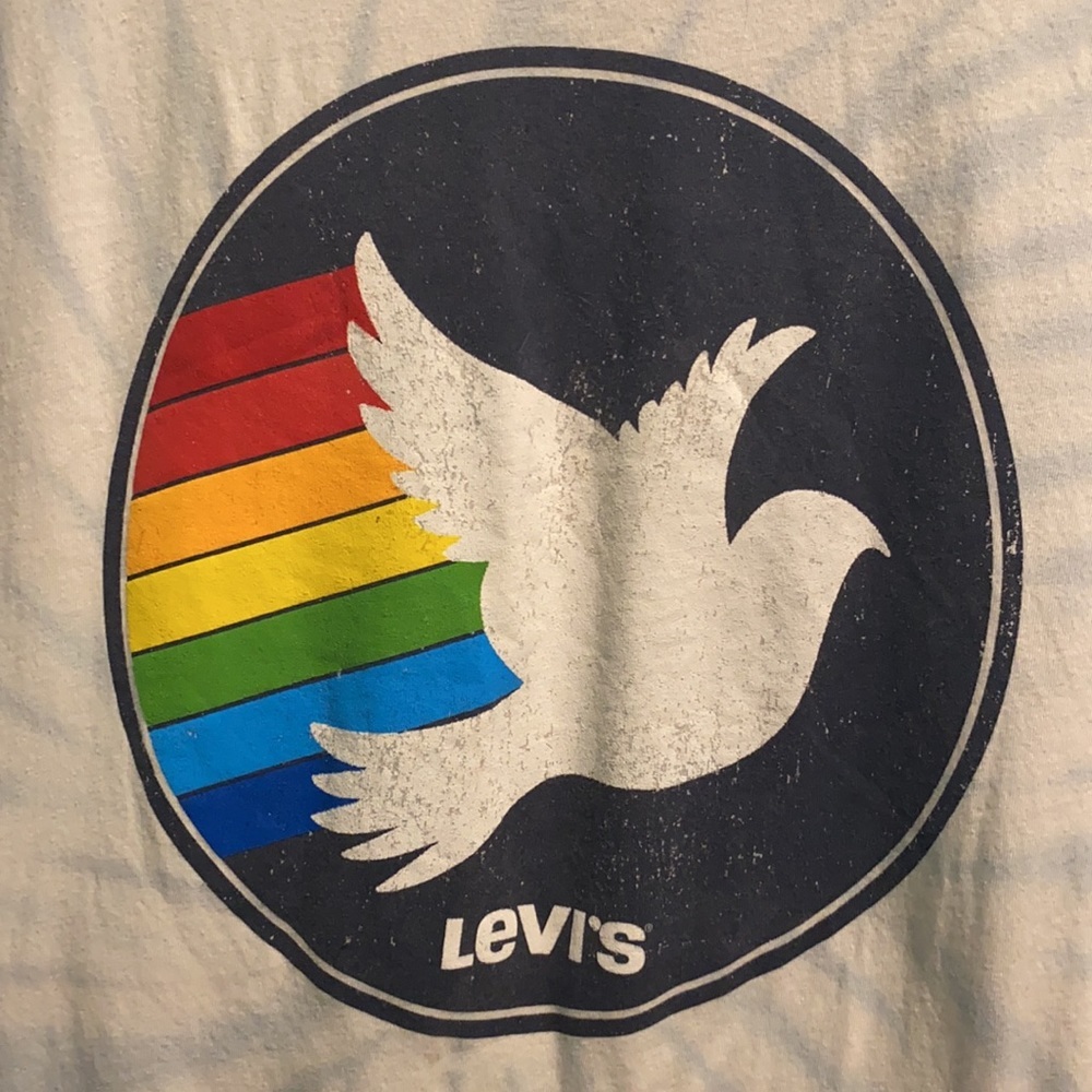 Levi’s tee - Picture 2 of 3